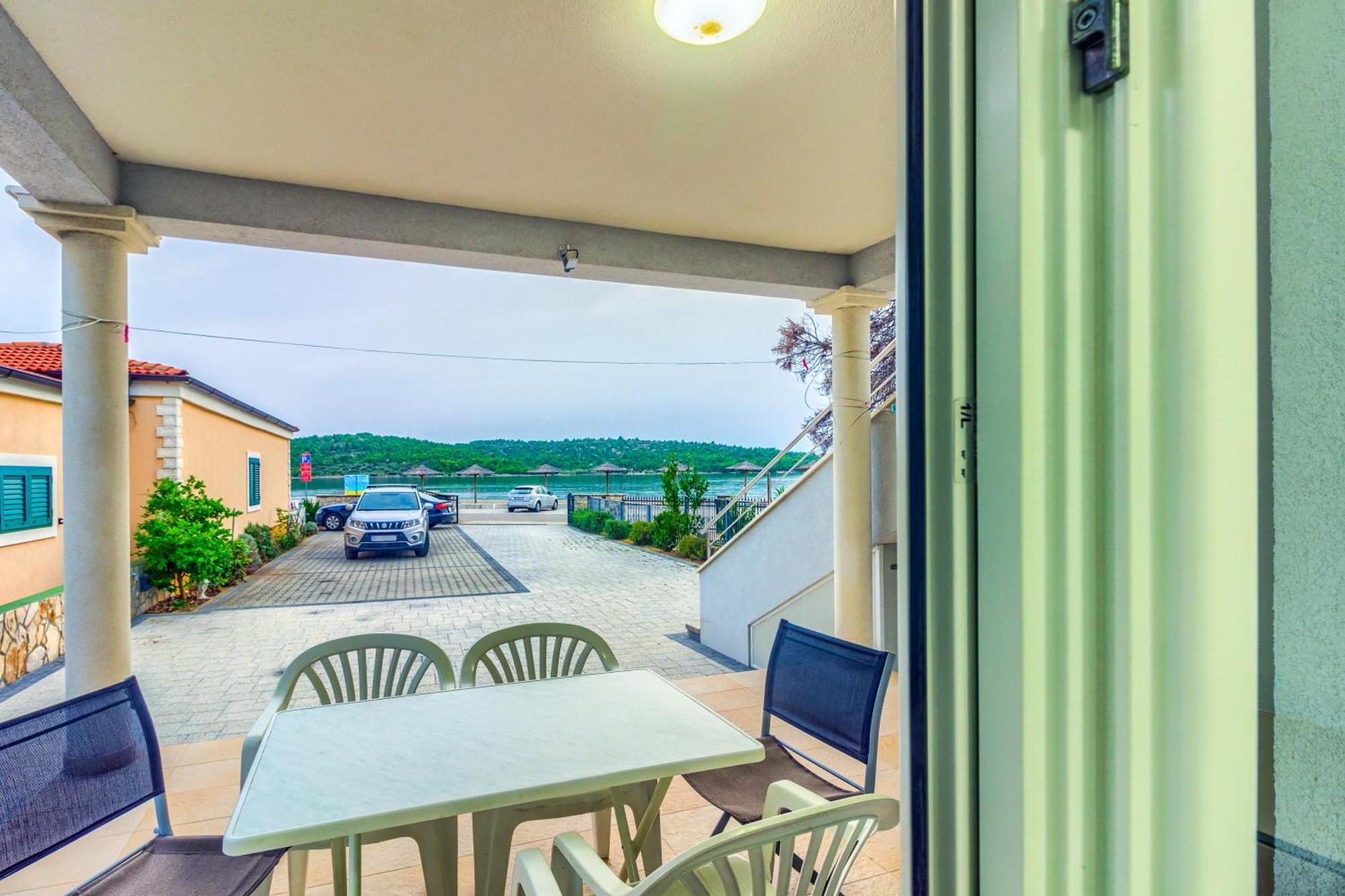 Apartmani Mato Pirovac Εξωτερικό φωτογραφία